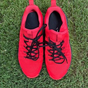 Nike Free Metcon 6 in Light Crimson and Black